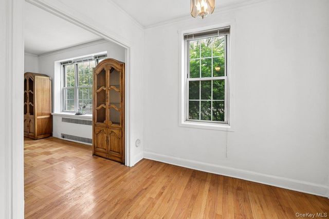 7 Midland Gardens 1M, Bronxville, NY 10708