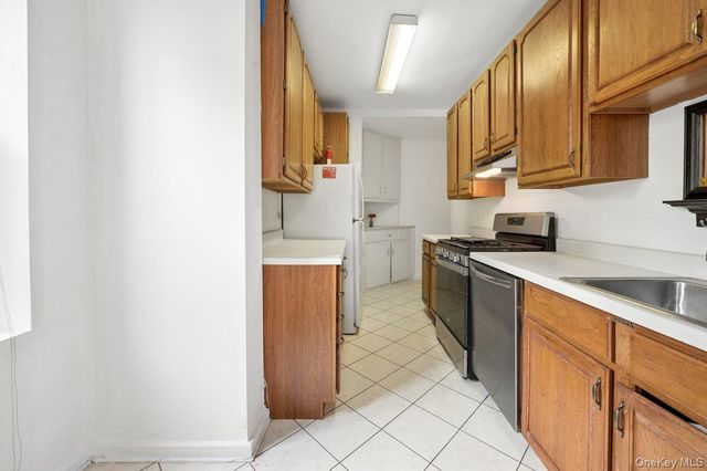 7 Midland Gardens 1M, Bronxville, NY 10708