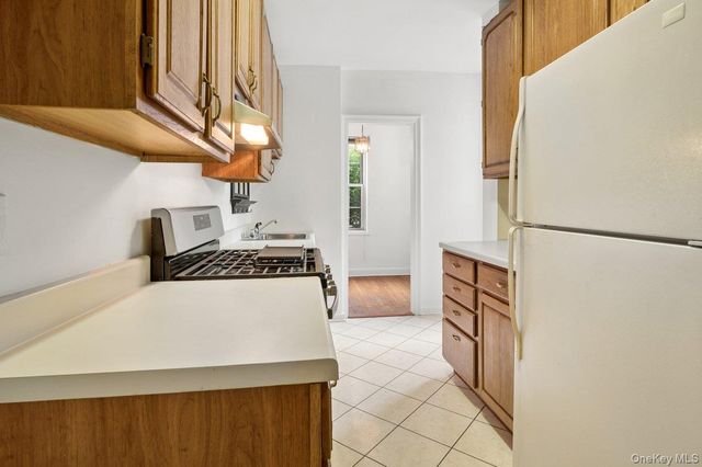 7 Midland Gardens 1M, Bronxville, NY 10708