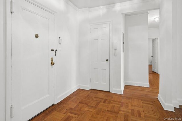 7 Midland Gardens 1M, Bronxville, NY 10708