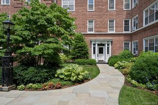 7 Midland Gardens 1M, Bronxville, NY 10708