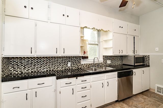 301 N 4th St Street, Marshalltown, IA 50158