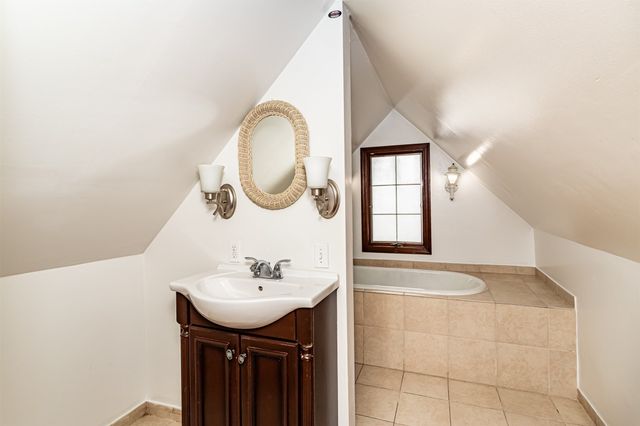 301 N 4th St Street, Marshalltown, IA 50158