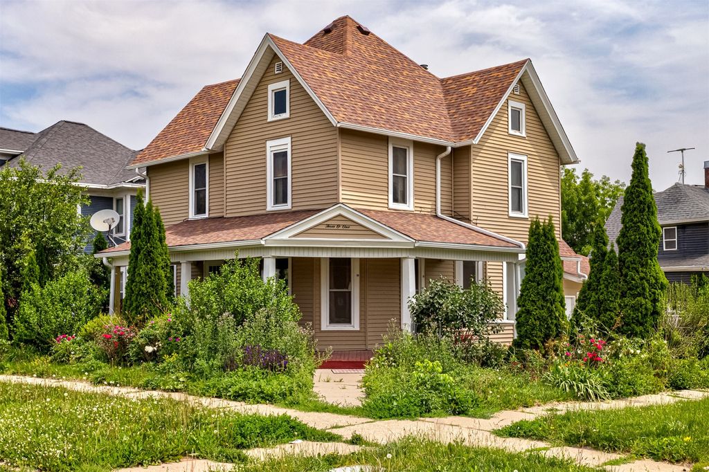 301 N 4th St Street, Marshalltown, IA 50158