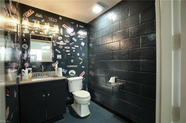 2521 Hayes RD, Hayes, VA 23072