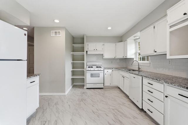 8915 Cloverhill Road, Little Rock, AR 72205