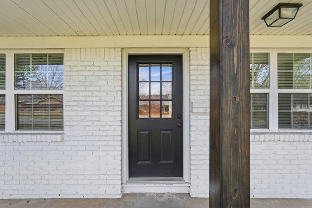 8915 Cloverhill Road, Little Rock, AR 72205