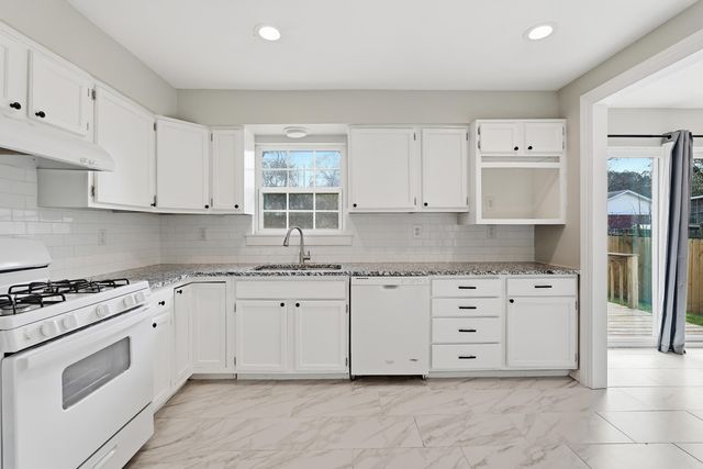 8915 Cloverhill Road, Little Rock, AR 72205