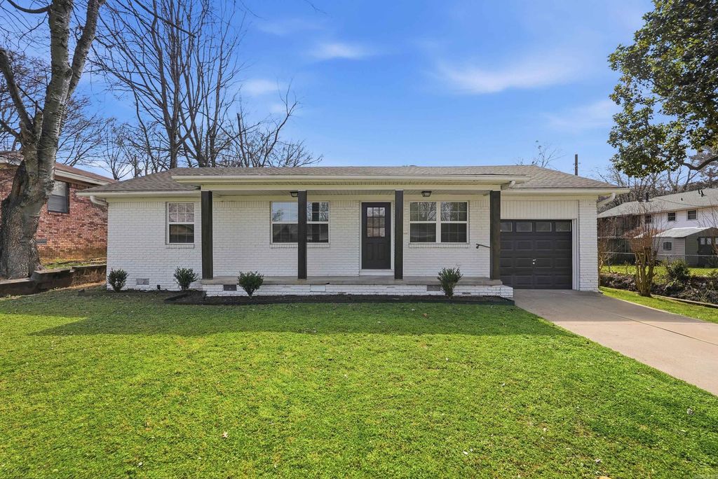 8915 Cloverhill Road, Little Rock, AR 72205