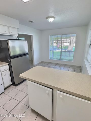 123 Stennis Avenue, Ocean Springs, MS 39564