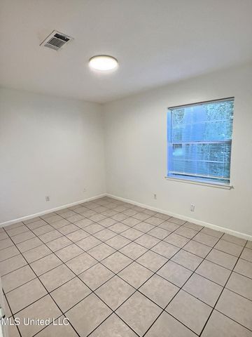 123 Stennis Avenue, Ocean Springs, MS 39564