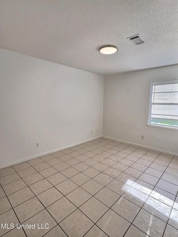 123 Stennis Avenue, Ocean Springs, MS 39564