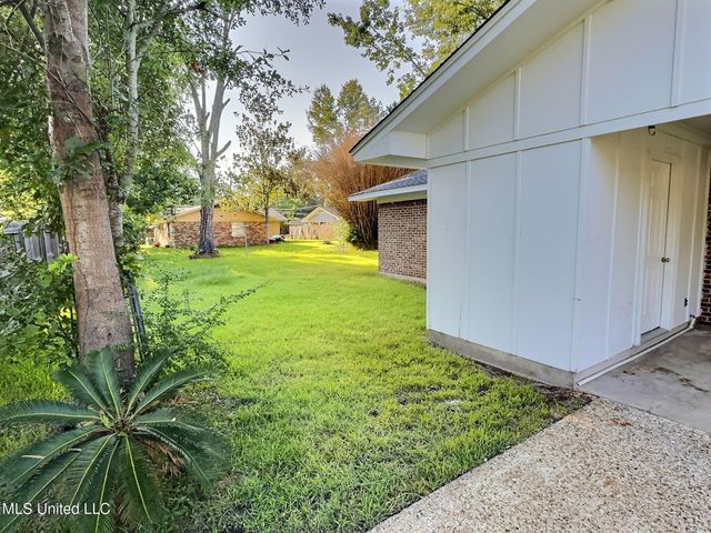 123 Stennis Avenue, Ocean Springs, MS 39564