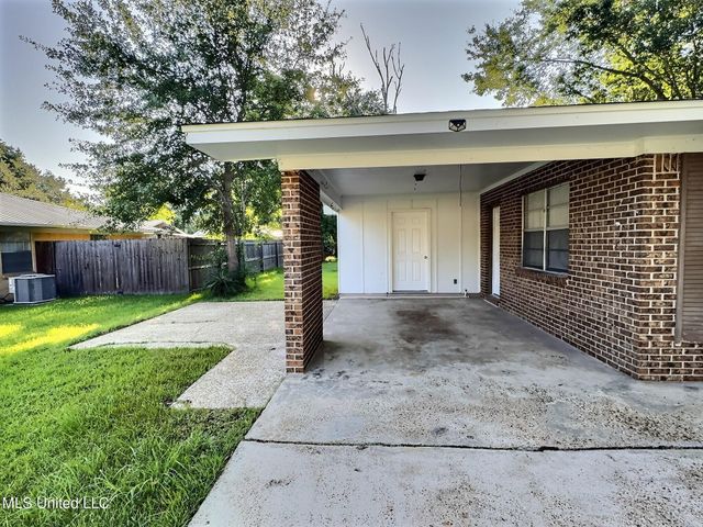 123 Stennis Avenue, Ocean Springs, MS 39564