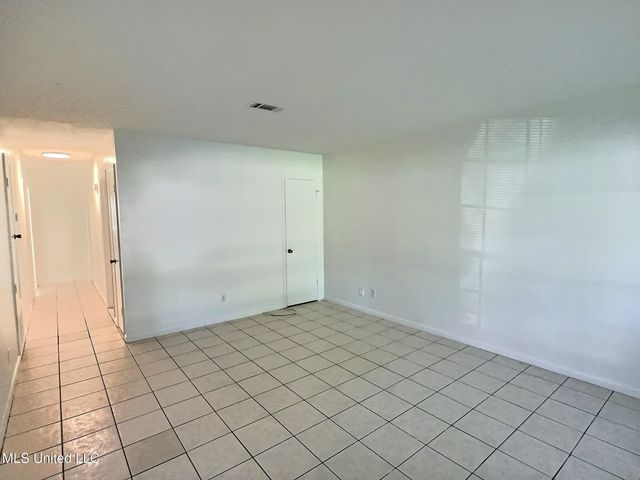 123 Stennis Avenue, Ocean Springs, MS 39564