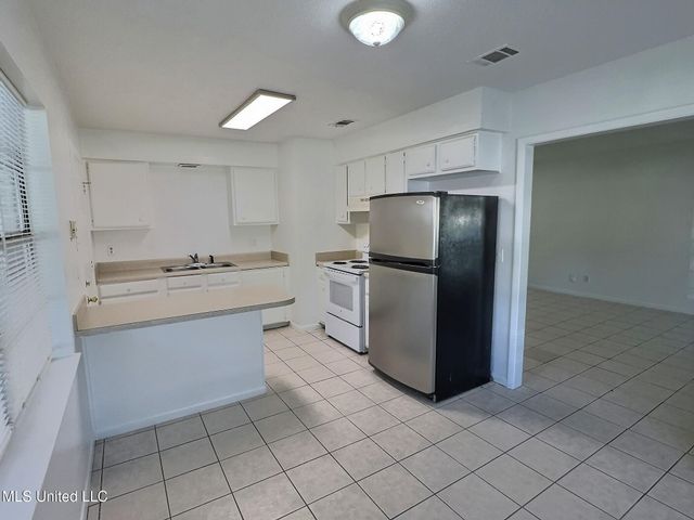 123 Stennis Avenue, Ocean Springs, MS 39564