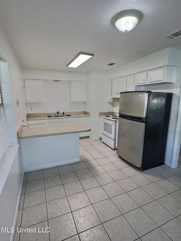 123 Stennis Avenue, Ocean Springs, MS 39564