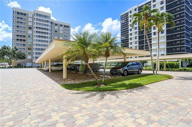 15 Bluebill AVE 805, Naples, FL 34108