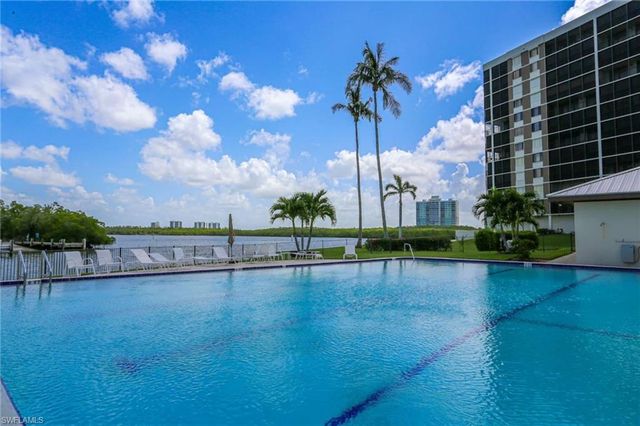 15 Bluebill AVE 805, Naples, FL 34108