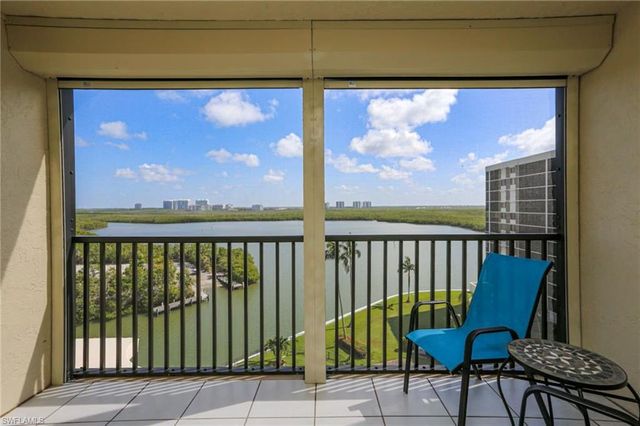 15 Bluebill AVE 805, Naples, FL 34108