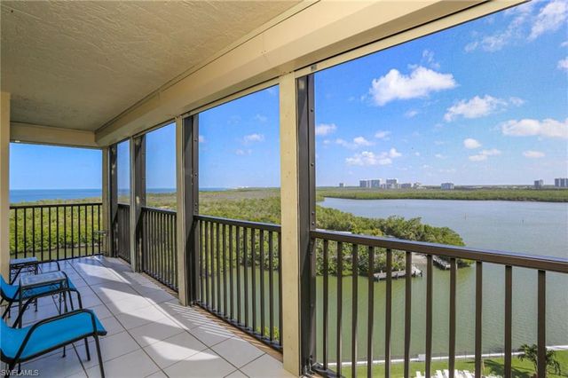 15 Bluebill AVE 805, Naples, FL 34108