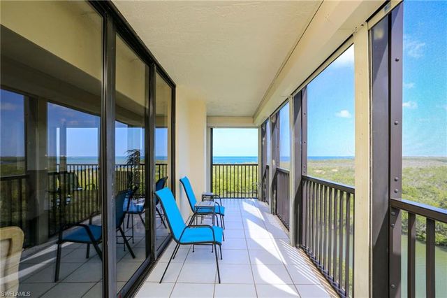 15 Bluebill AVE 805, Naples, FL 34108