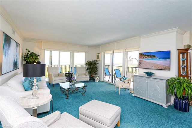15 Bluebill AVE 805, Naples, FL 34108