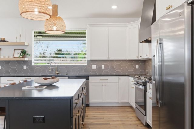 4611 STONE MOUNTAIN PKY, Columbia, MO 65201