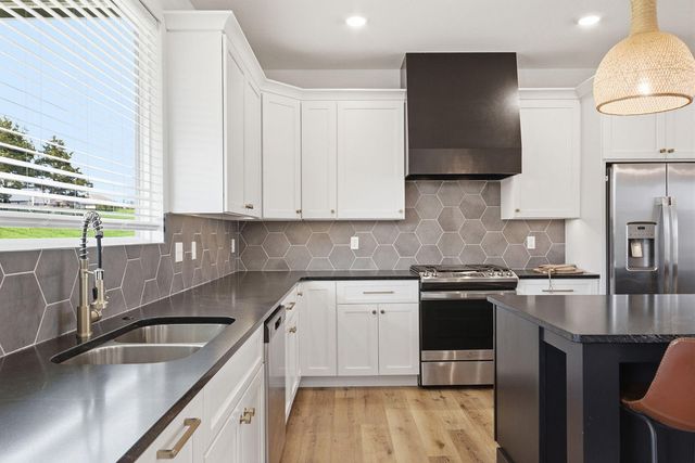 4611 STONE MOUNTAIN PKY, Columbia, MO 65201
