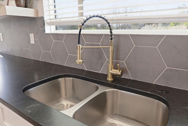 4611 STONE MOUNTAIN PKY, Columbia, MO 65201