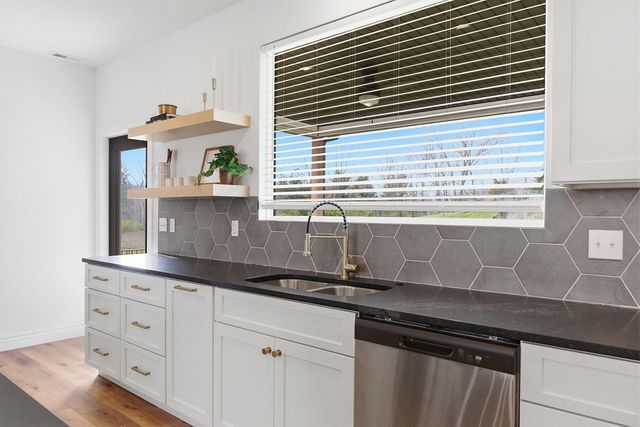 4611 STONE MOUNTAIN PKY, Columbia, MO 65201