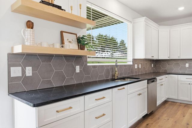 4611 STONE MOUNTAIN PKY, Columbia, MO 65201