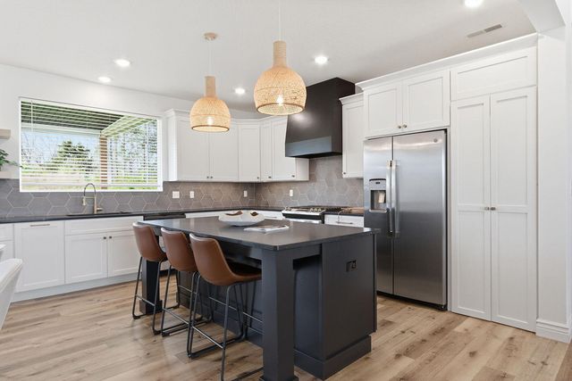4611 STONE MOUNTAIN PKY, Columbia, MO 65201