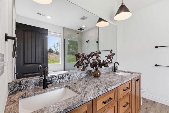4611 STONE MOUNTAIN PKY, Columbia, MO 65201