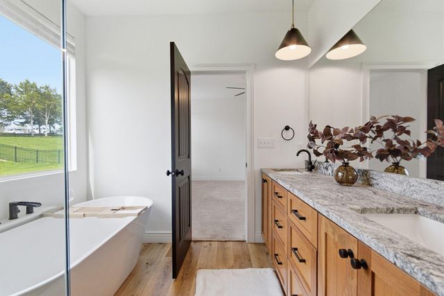 4611 STONE MOUNTAIN PKY, Columbia, MO 65201