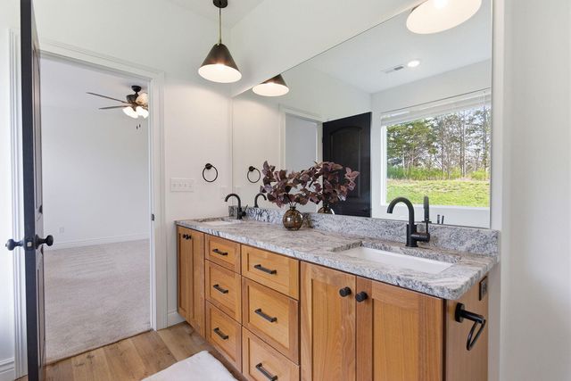 4611 STONE MOUNTAIN PKY, Columbia, MO 65201