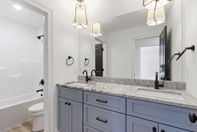 4611 STONE MOUNTAIN PKY, Columbia, MO 65201