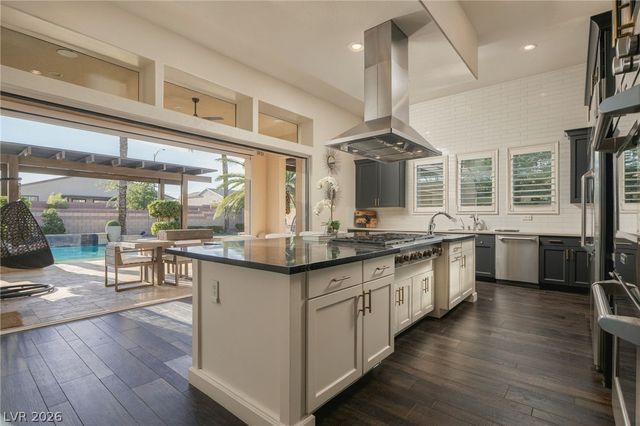 8255 Canyon Tree Court, Las Vegas, NV 89113