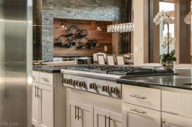 8255 Canyon Tree Court, Las Vegas, NV 89113
