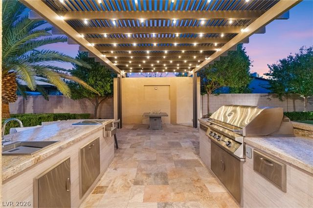 8255 Canyon Tree Court, Las Vegas, NV 89113