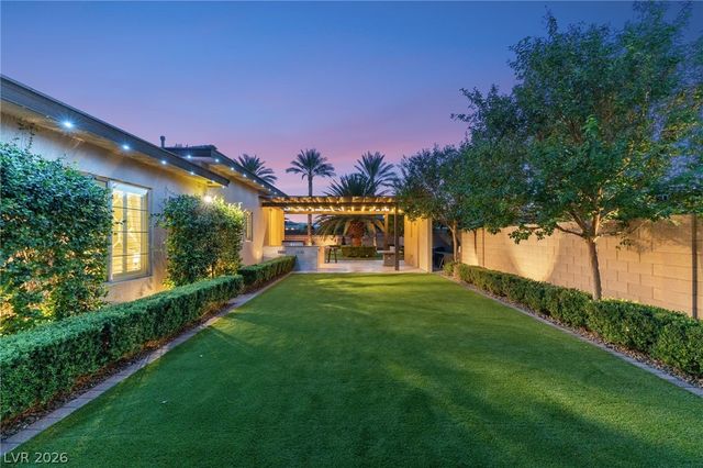 8255 Canyon Tree Court, Las Vegas, NV 89113