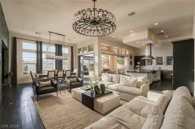 8255 Canyon Tree Court, Las Vegas, NV 89113