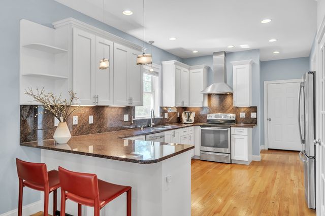 39 Arcola St, Lexington, MA 02420