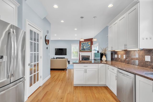 39 Arcola St, Lexington, MA 02420