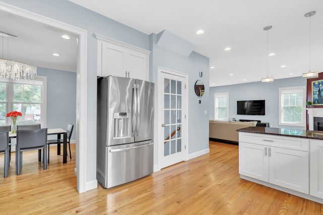 39 Arcola St, Lexington, MA 02420