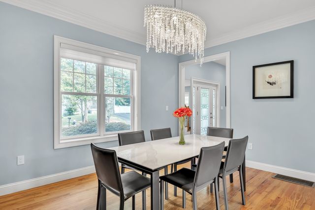 39 Arcola St, Lexington, MA 02420