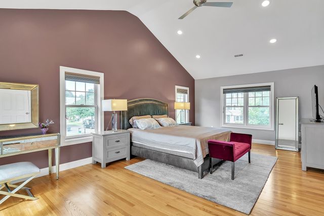 39 Arcola St, Lexington, MA 02420