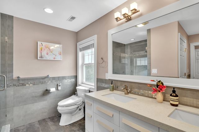 39 Arcola St, Lexington, MA 02420