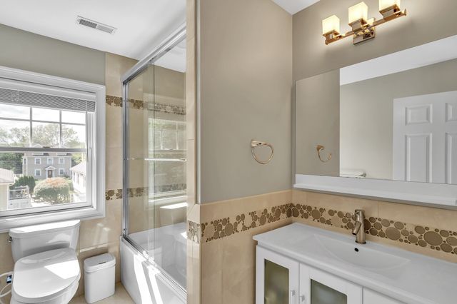 39 Arcola St, Lexington, MA 02420