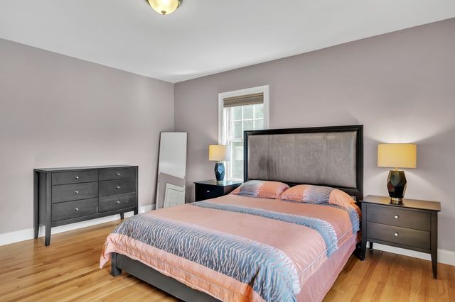 39 Arcola St, Lexington, MA 02420